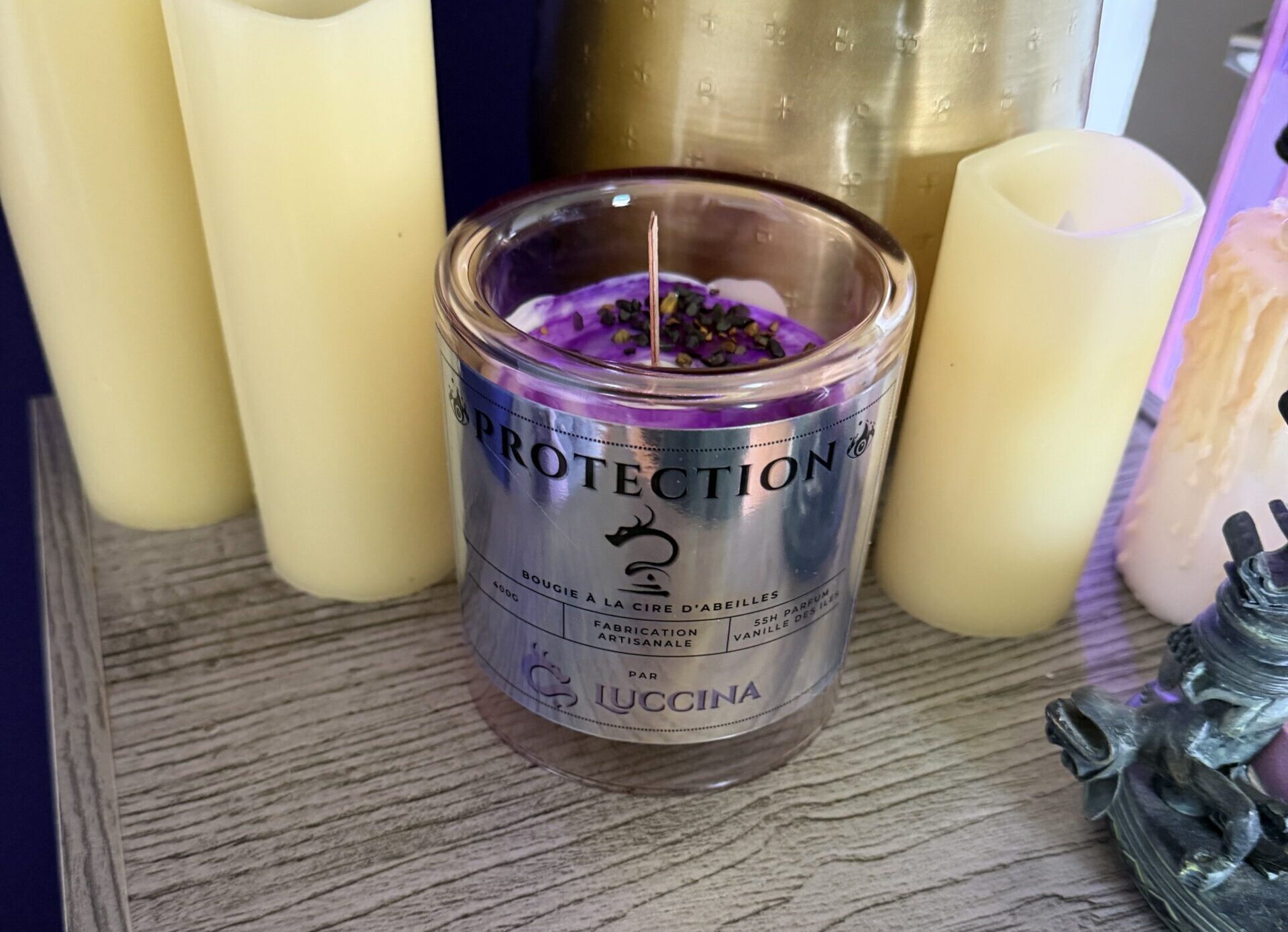 une bougie de protection puissante faite à la main